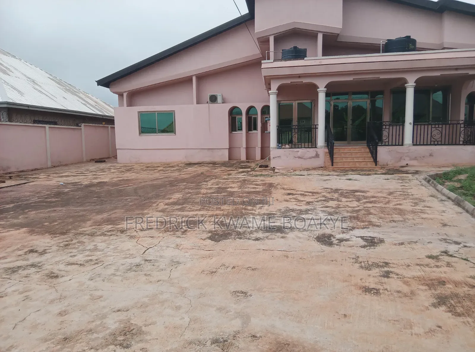 6bdrm House in Brother K Estate, Kumasi Metropolitan for sale
