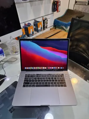 Laptop Apple MacBook Pro 2018 16GB Intel Core i7 SSD 256GB