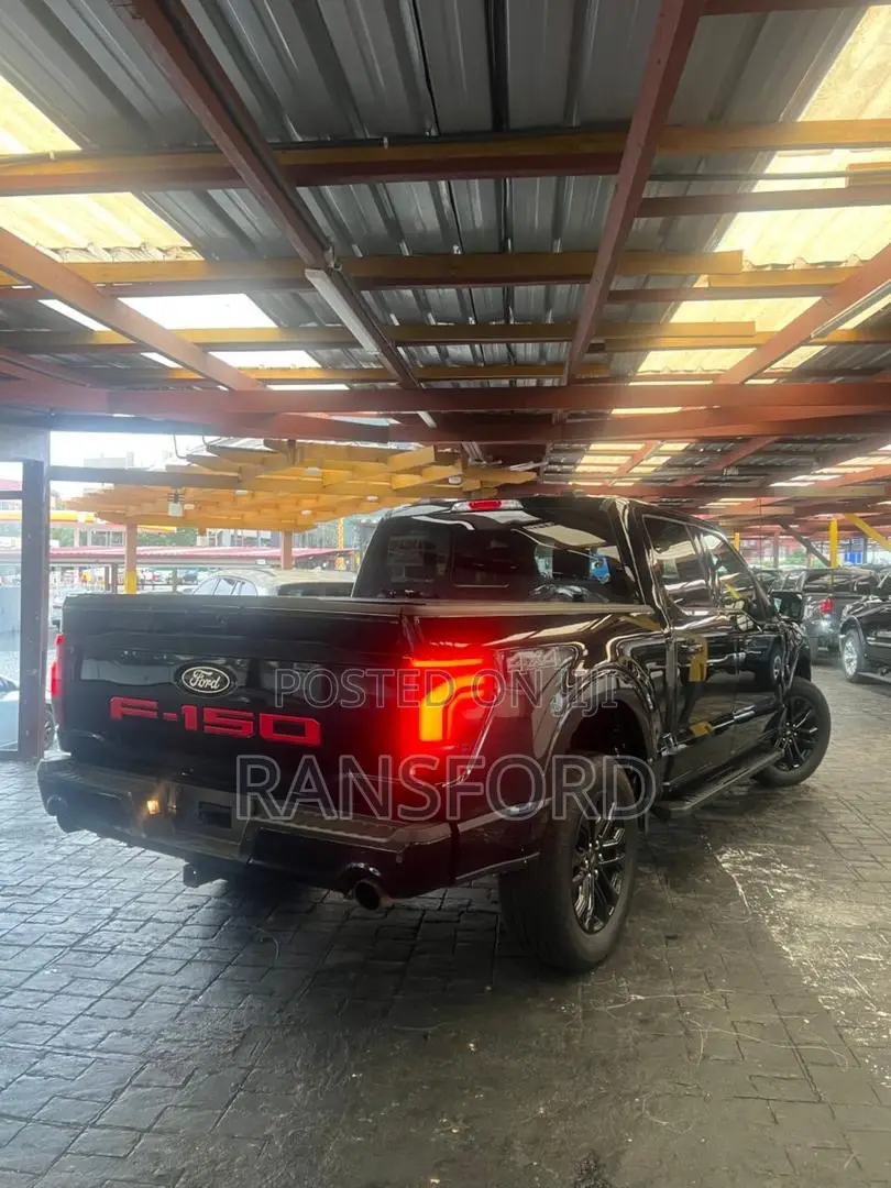 Ford F-150 LARIAT 4WD SuperCrew 5.5' Box 2025 Black