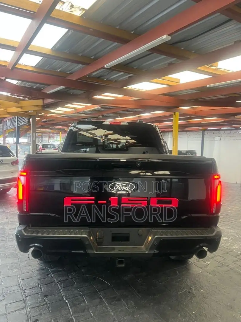 Ford F-150 LARIAT 4WD SuperCrew 5.5' Box 2025 Black