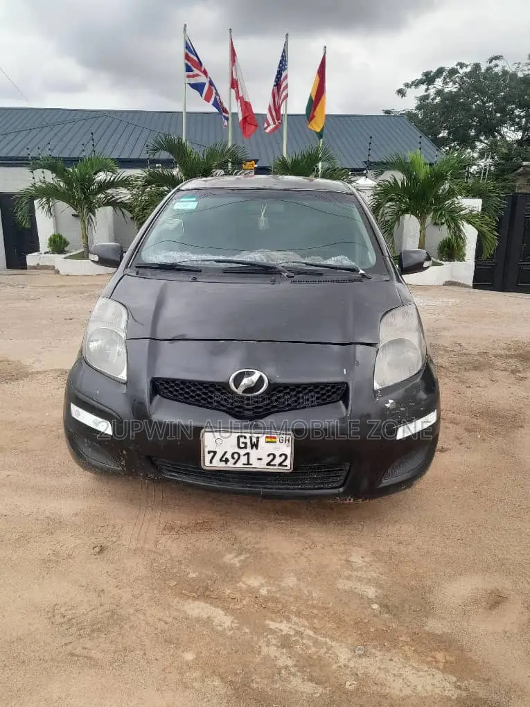 Toyota Vitz 2010 Black
