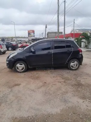 Toyota Vitz 2010 Black
