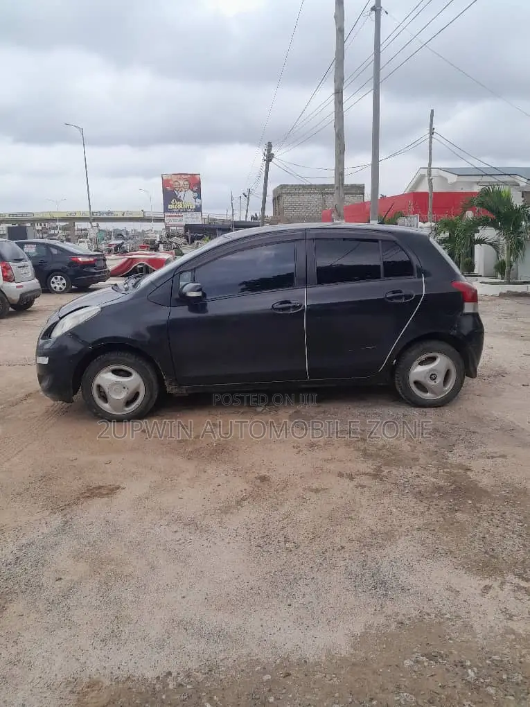 Toyota Vitz 2010 Black
