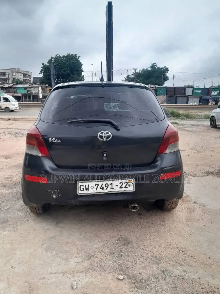 Toyota Vitz 2010 Black