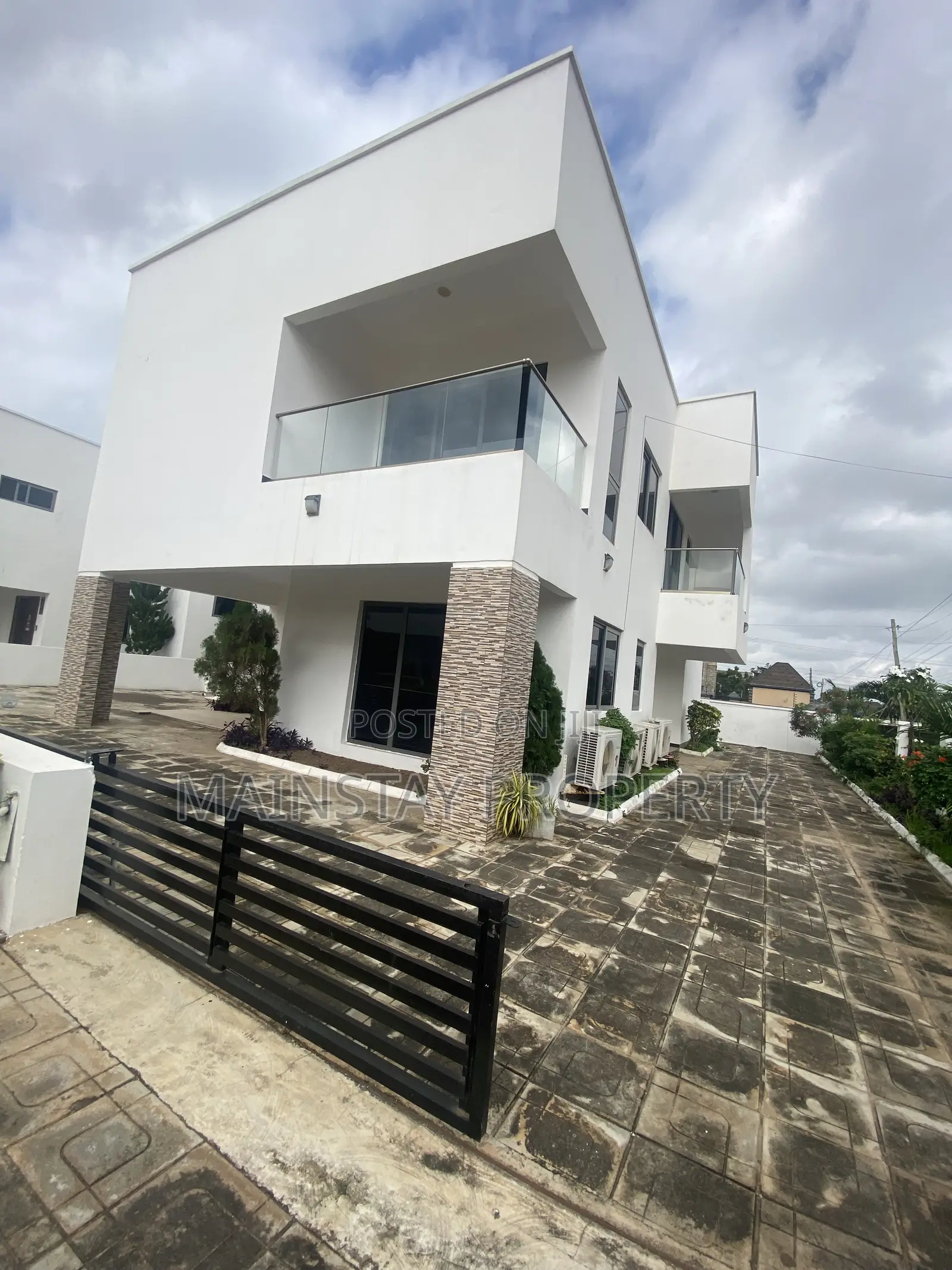 3bdrm Townhouse / Terrace in Mainstay Estates, East Legon for rent