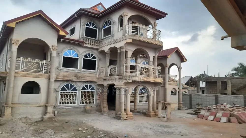 20bdrm House in Kwabre for sale