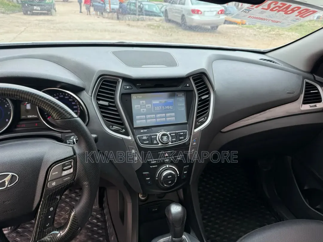 Hyundai Santa Fe SE AWD 2017 White