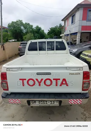 Toyota Hilux 2013 White