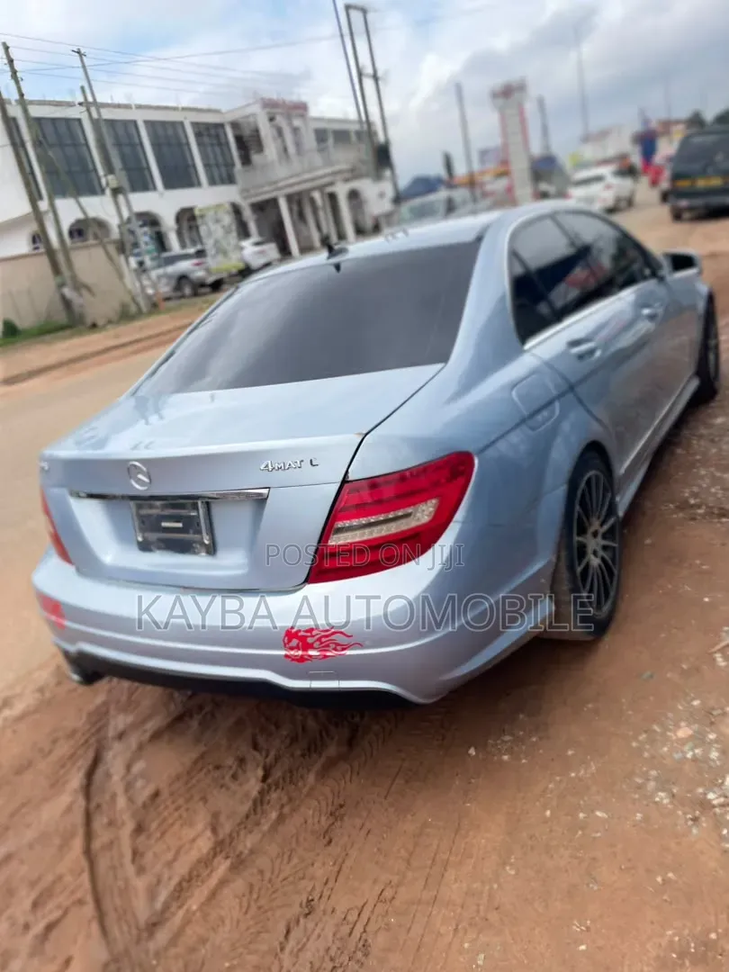 Mercedes-Benz C250 2015 Blue