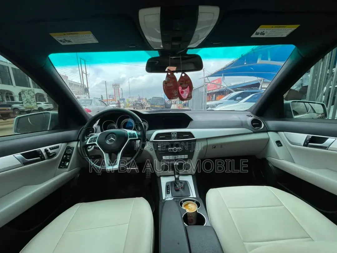 Mercedes-Benz C250 2015 Blue