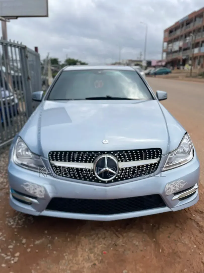 Mercedes-Benz C250 2015 Blue