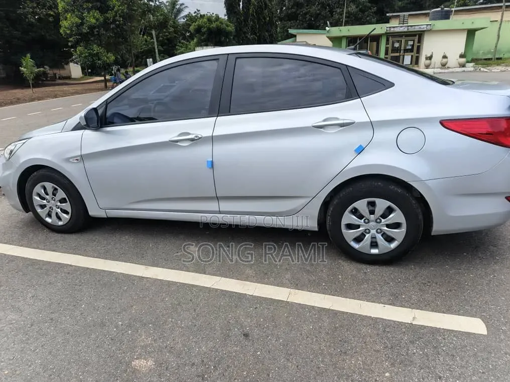 Hyundai Accent 2017 Silver