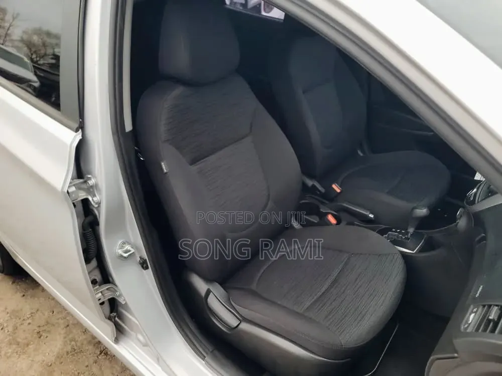 Hyundai Accent 2017 Silver