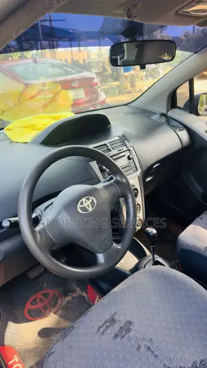 Toyota Yaris Base Hatchback 5dr 2010 Black