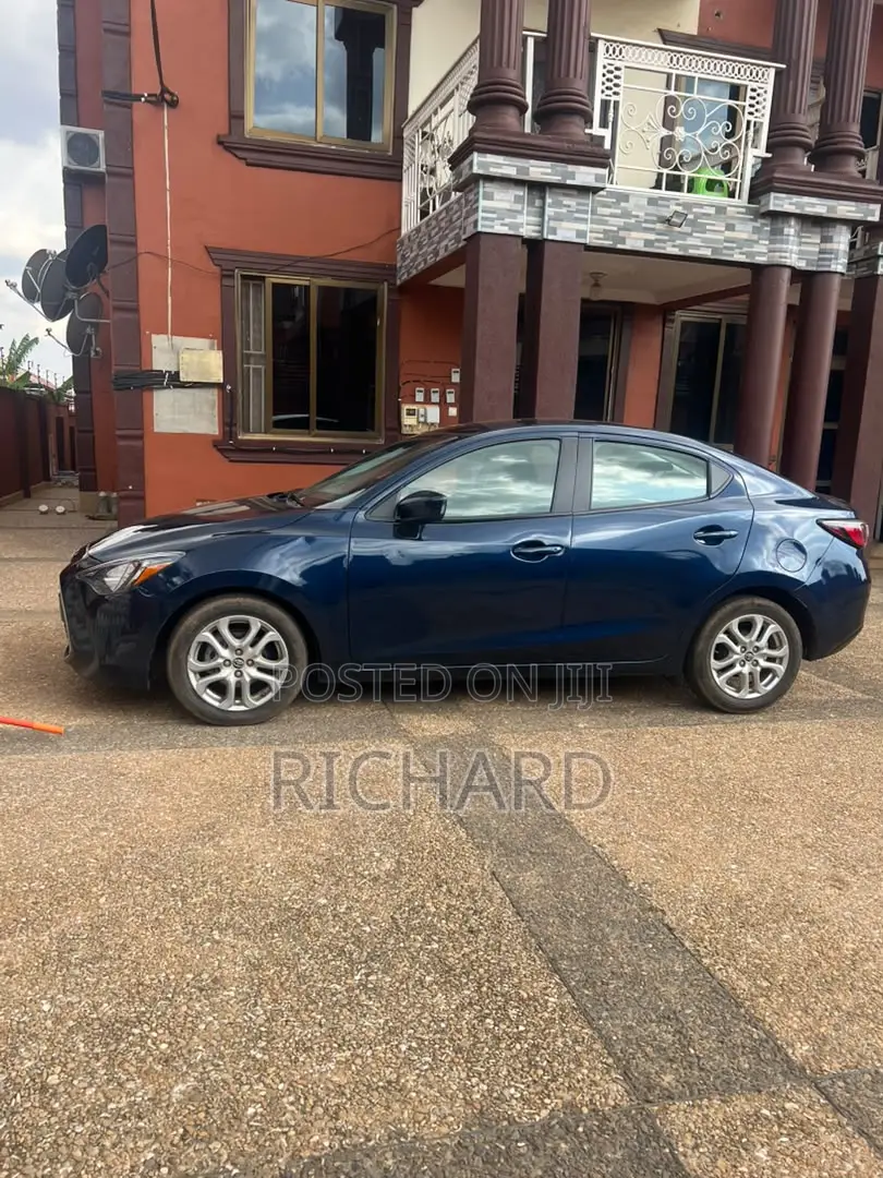 Toyota Yaris 2018 Blue