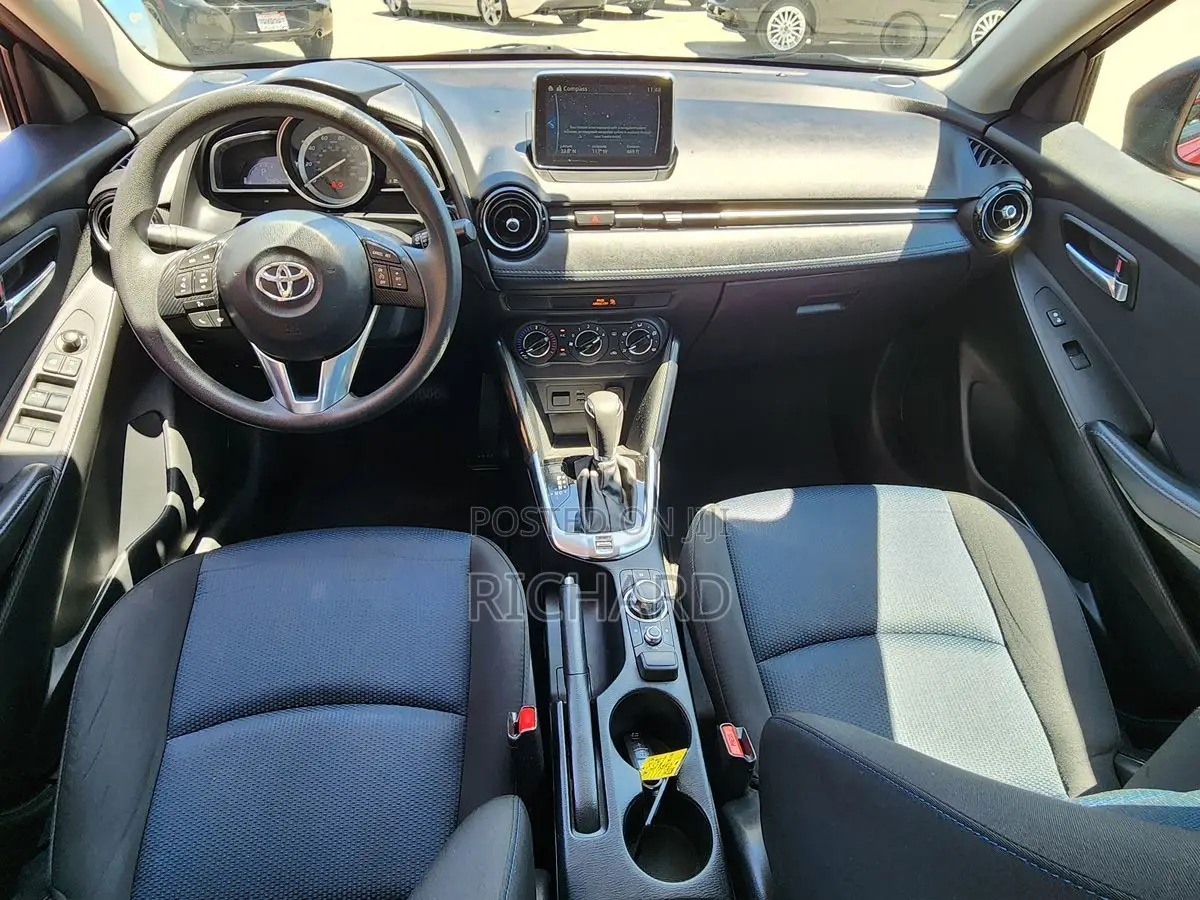 Toyota Yaris 2018 Blue