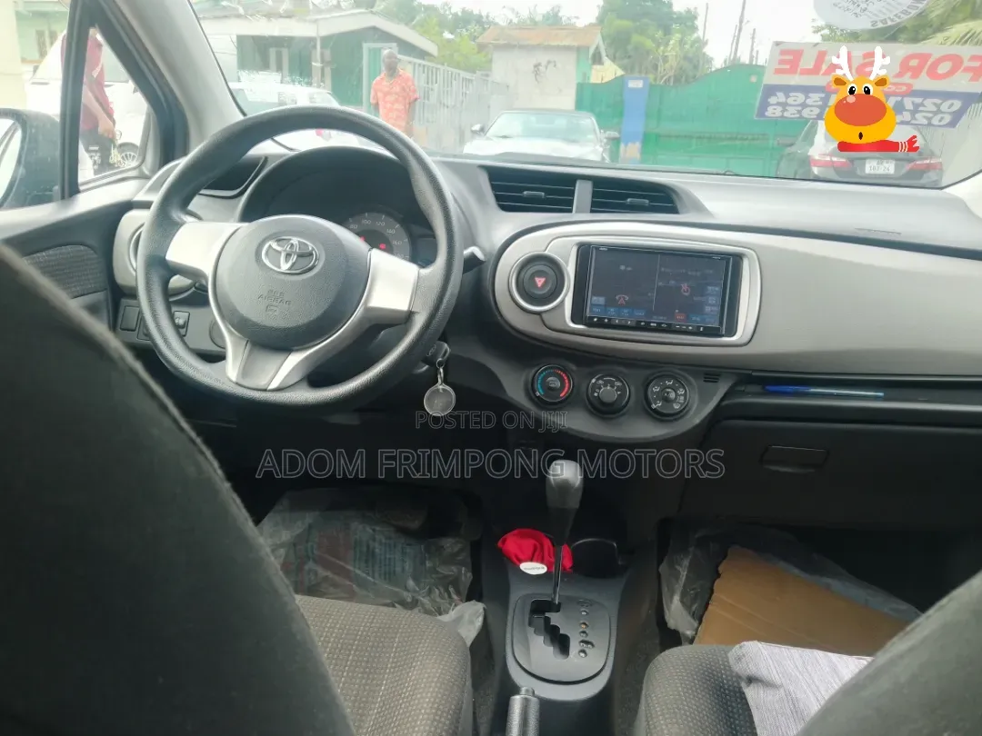 Toyota Vitz 2014 White