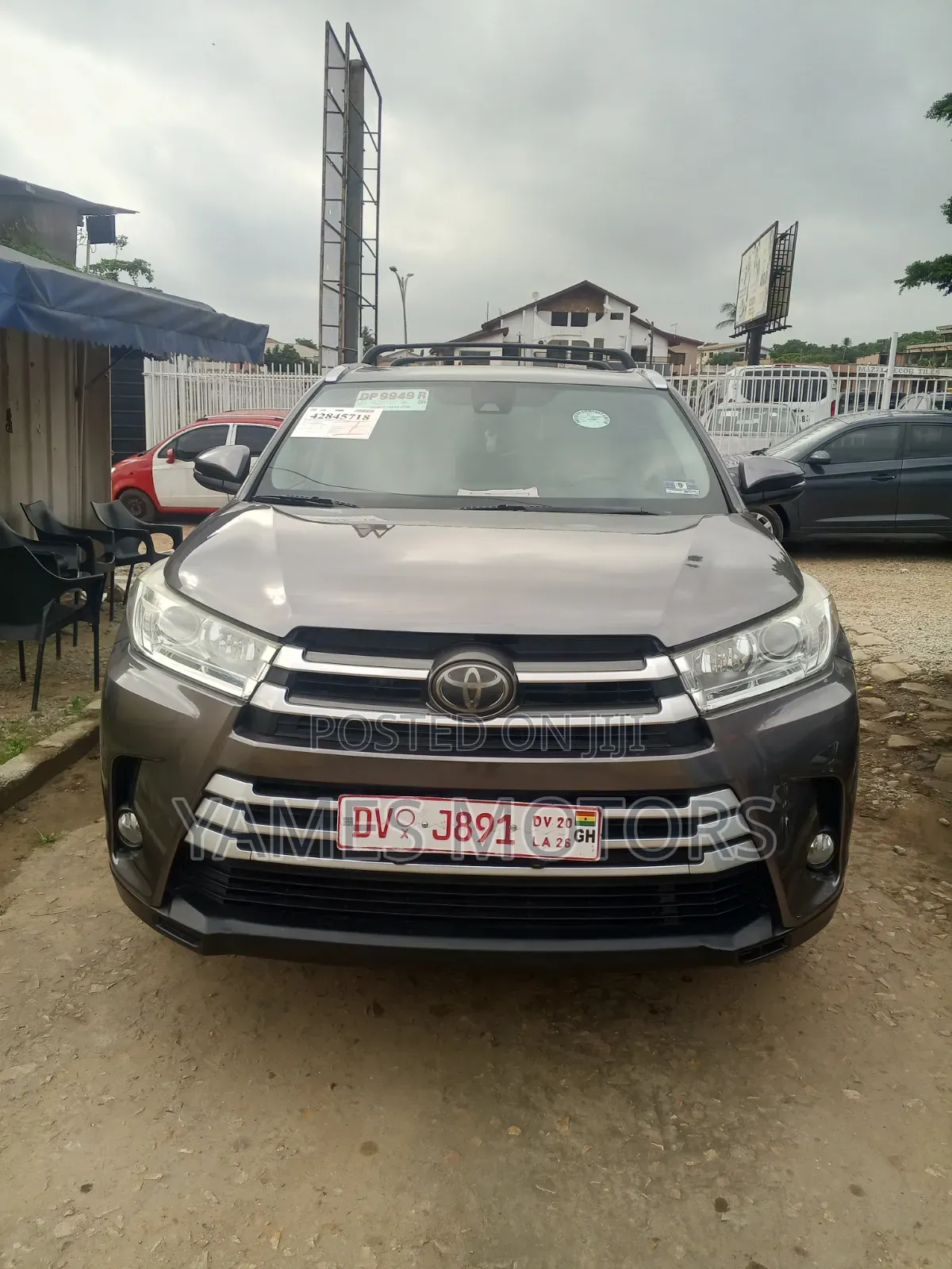Toyota Highlander XLE 4x4 V6 (3.5L 6cyl 8A) 2017 Gray