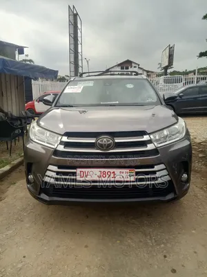 Toyota Highlander XLE 4x4 V6 (3.5L 6cyl 8A) 2017 Gray