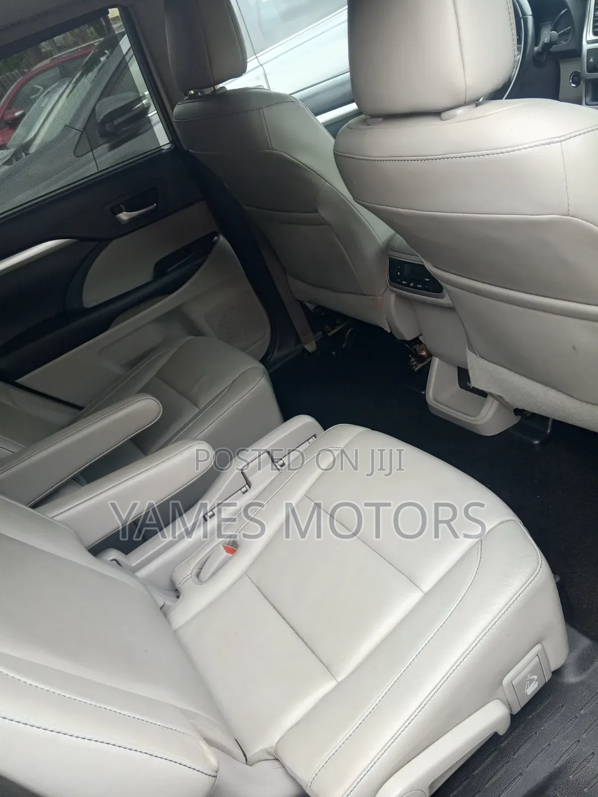 Toyota Highlander XLE 4x4 V6 (3.5L 6cyl 8A) 2017 Gray