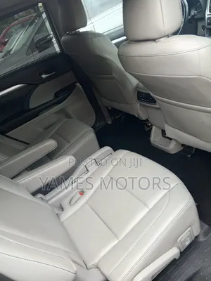 Toyota Highlander XLE 4x4 V6 (3.5L 6cyl 8A) 2017 Gray