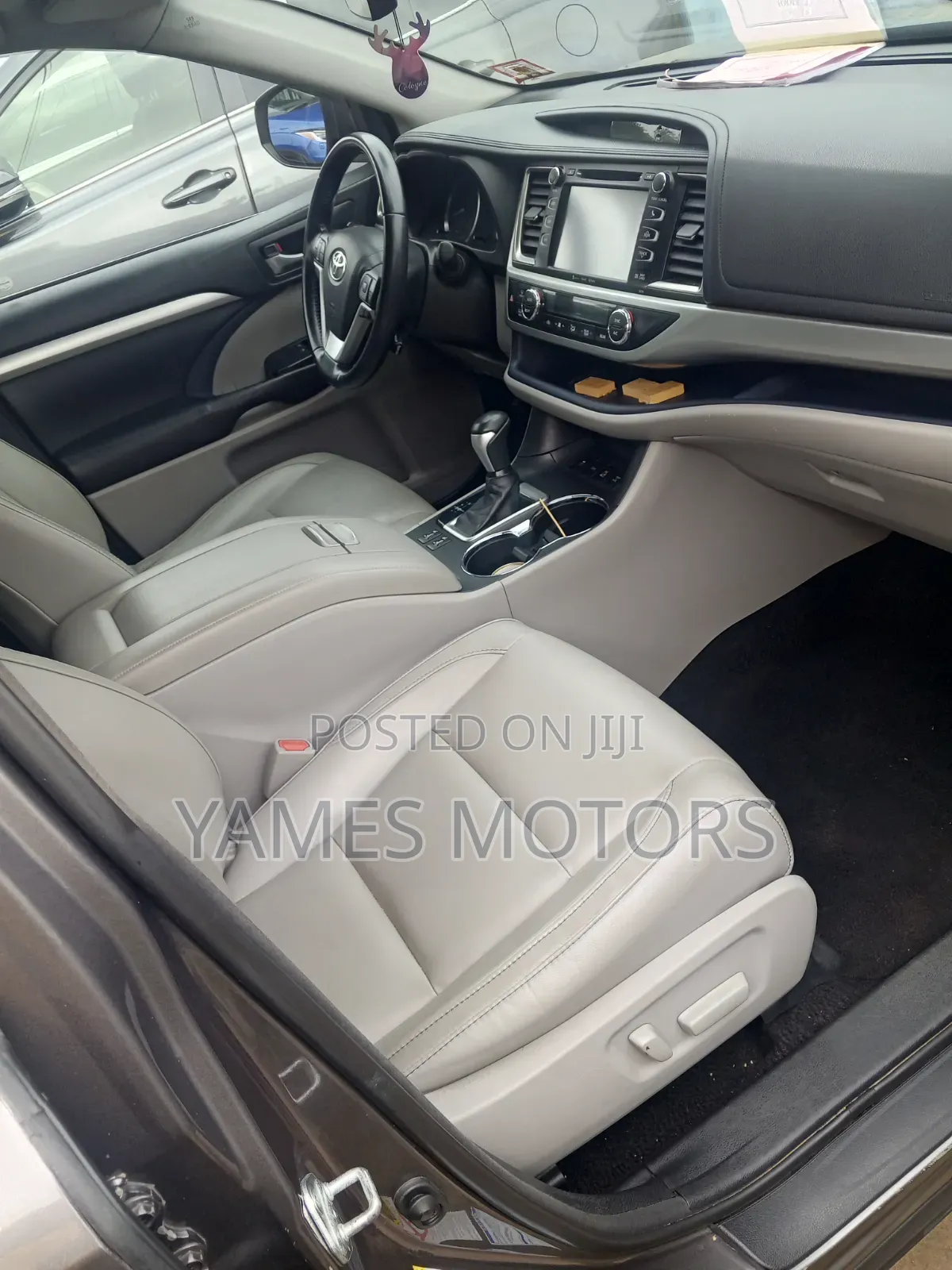Toyota Highlander XLE 4x4 V6 (3.5L 6cyl 8A) 2017 Gray