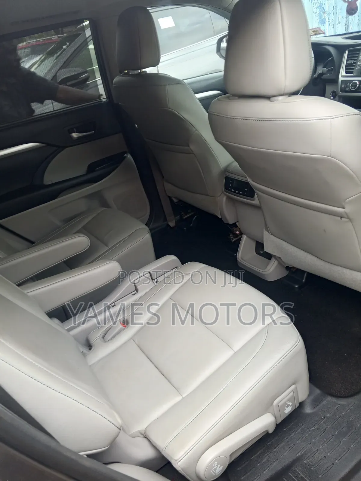 Toyota Highlander XLE 4x4 V6 (3.5L 6cyl 8A) 2017 Gray