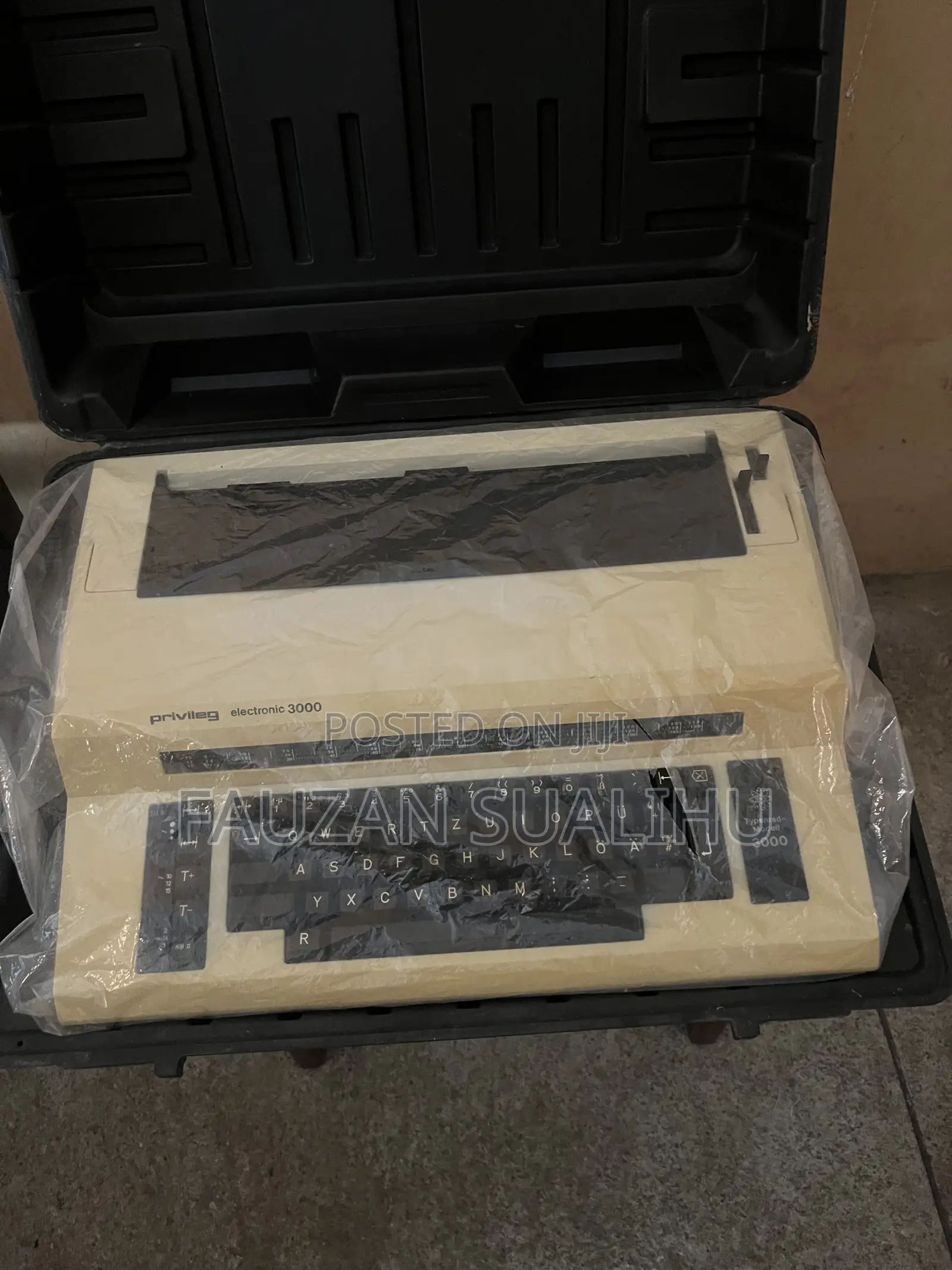 Privileg Electronic 3000 Typewriter