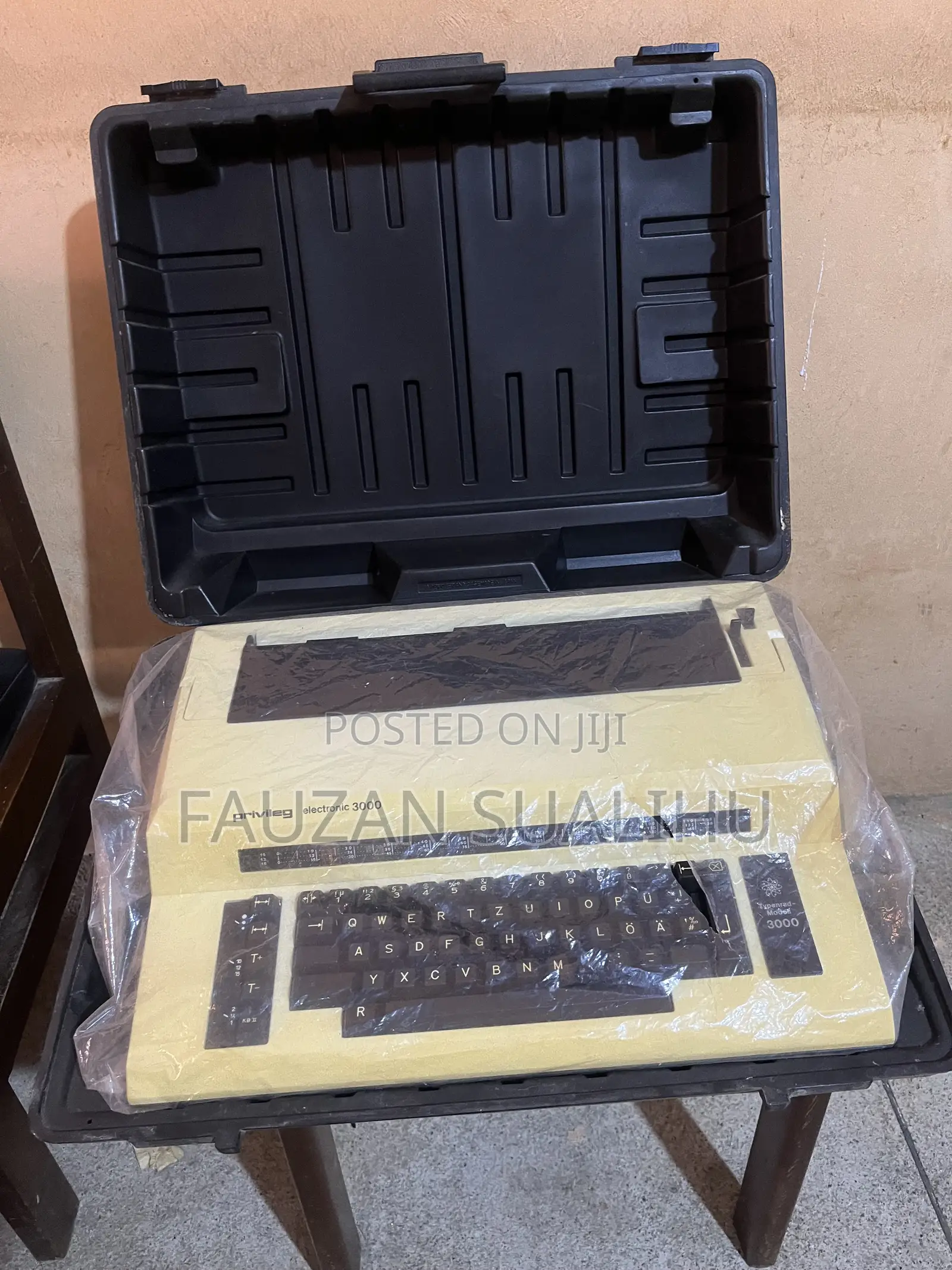 Privileg Electronic 3000 Typewriter