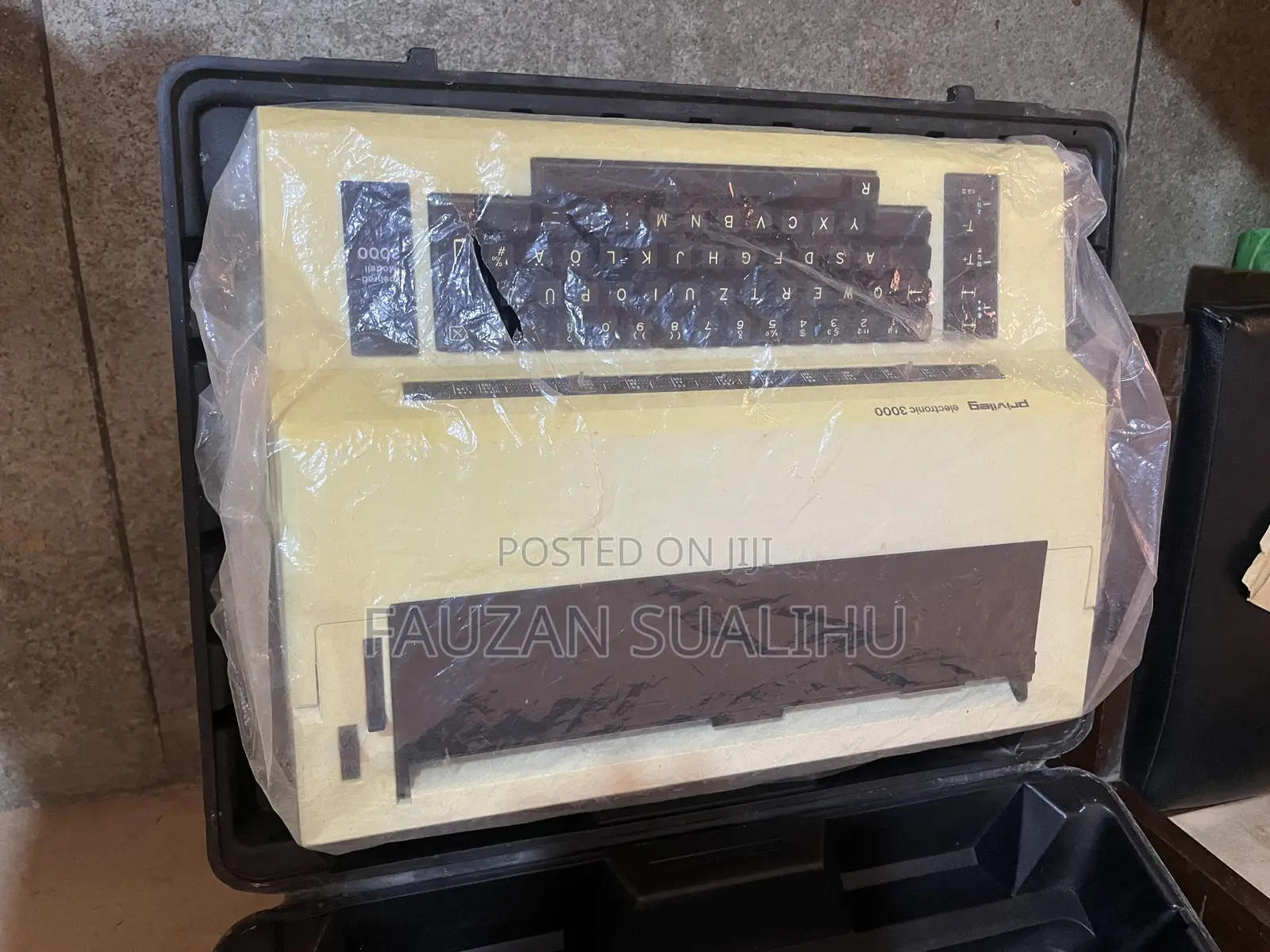 Privileg Electronic 3000 Typewriter