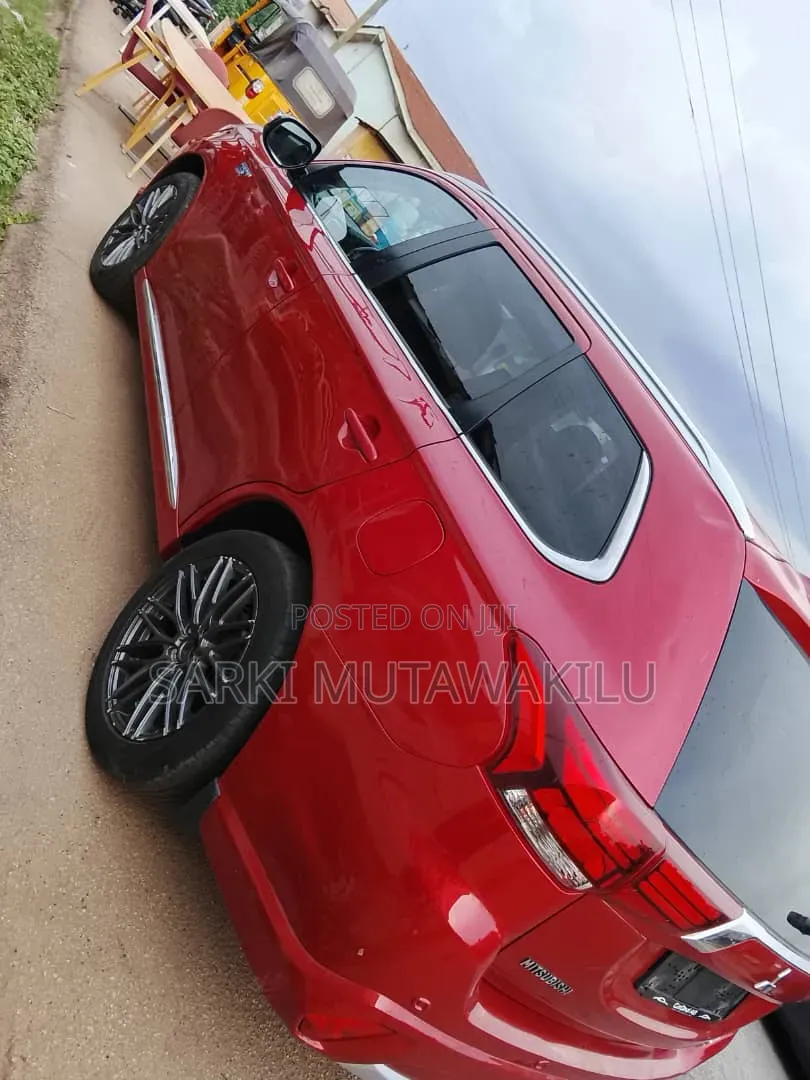 Mitsubishi Outlander 2016 Red