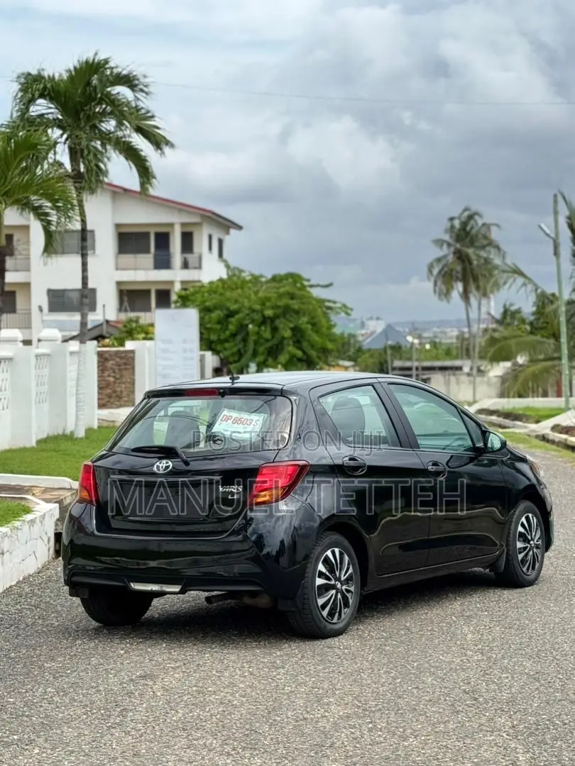 Toyota Yaris LE Hatchback 5dr 2015 Black