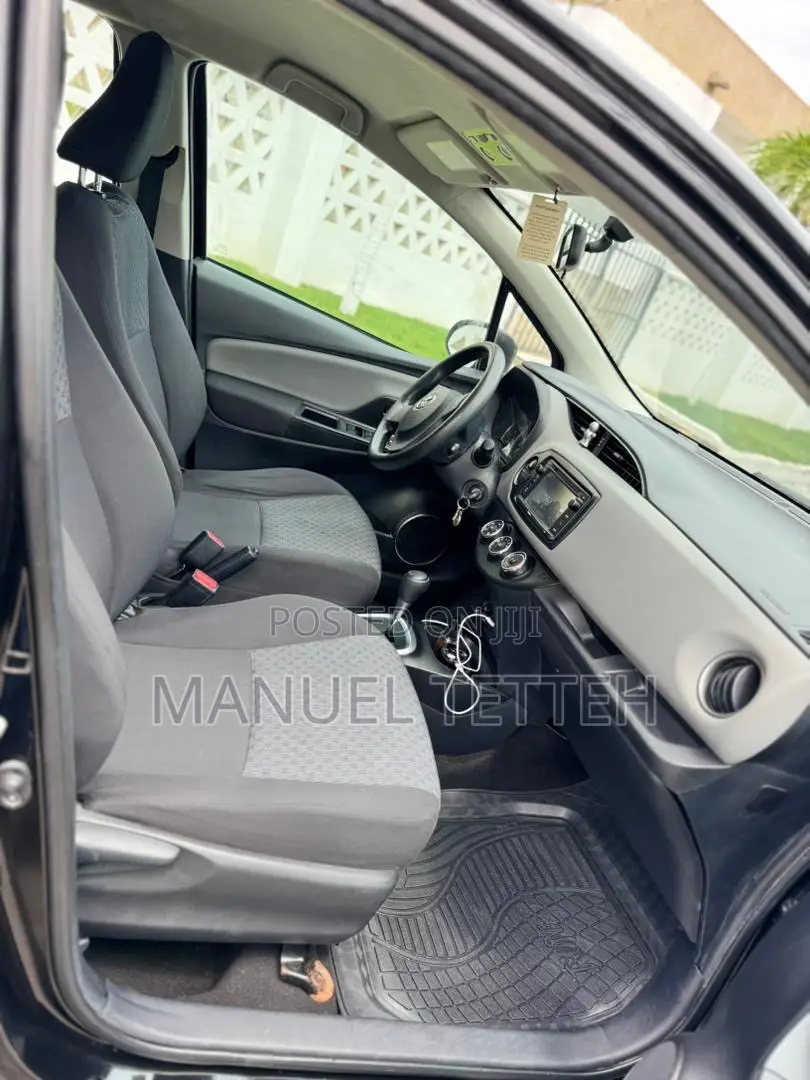 Toyota Yaris LE Hatchback 5dr 2015 Black