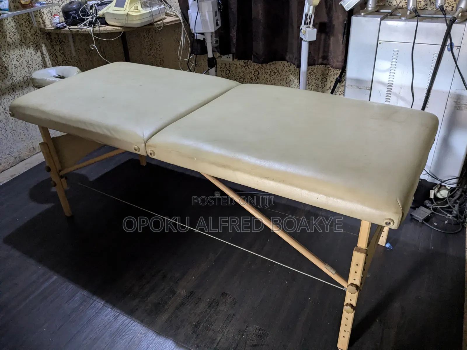 Massage And Facial Bed