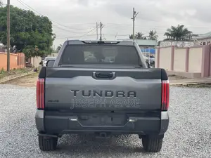 Toyota Tundra Hybrid 2024 Gray