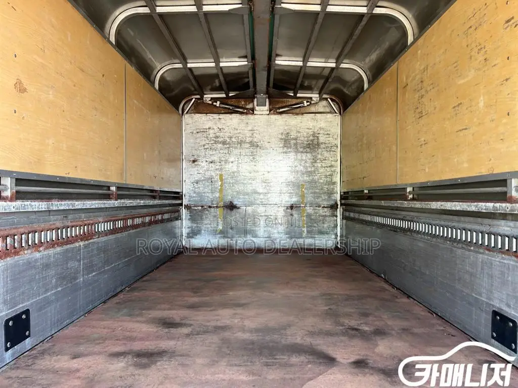 Hyundai Mighty 3.5 Ton Wing Body Cargo Truck 2010