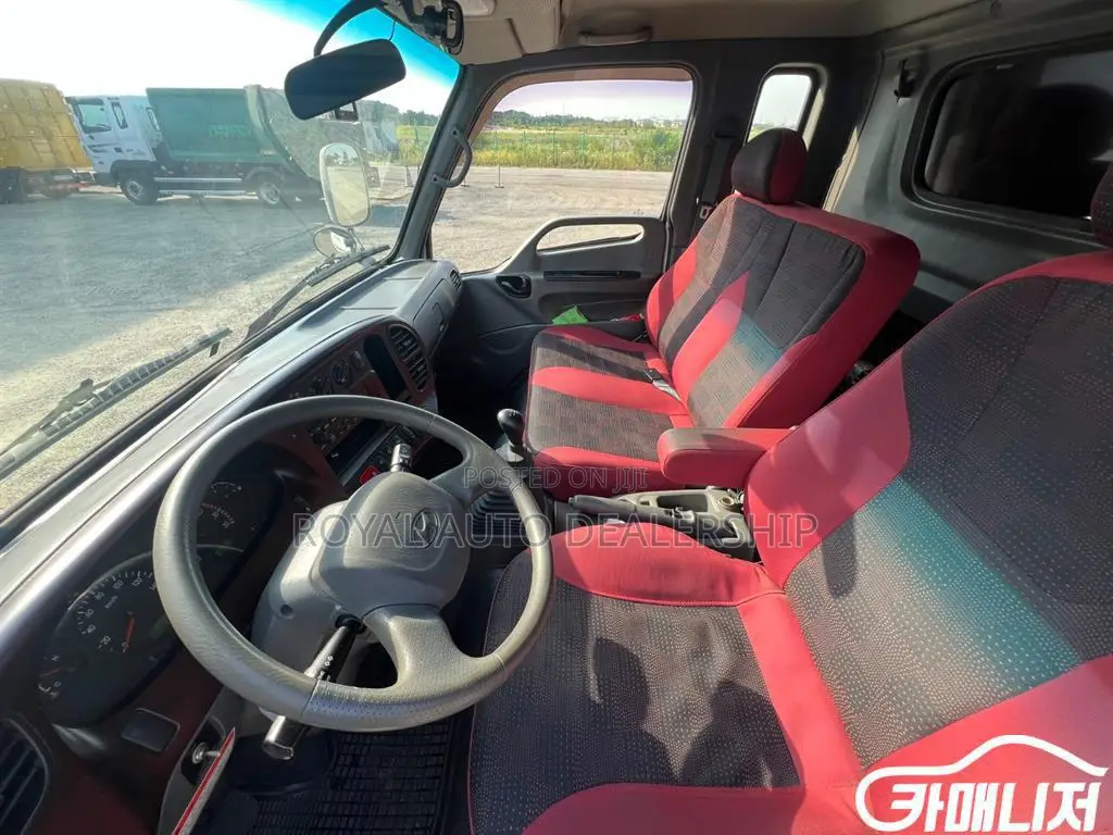 Hyundai Mighty 3.5 Ton Wing Body Cargo Truck 2010