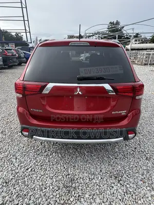 Mitsubishi Outlander 2016 Pink