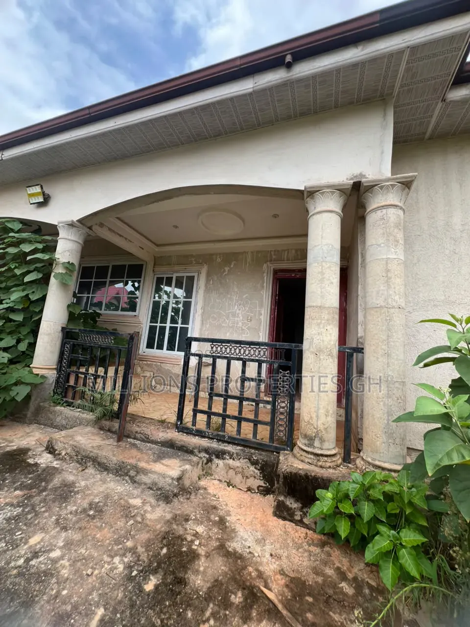 3bdrm House in Millions Properties, Kumasi Metropolitan for sale