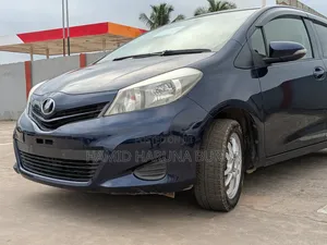 Toyota Vitz 1.3 FWD 5dr 2013 Blue