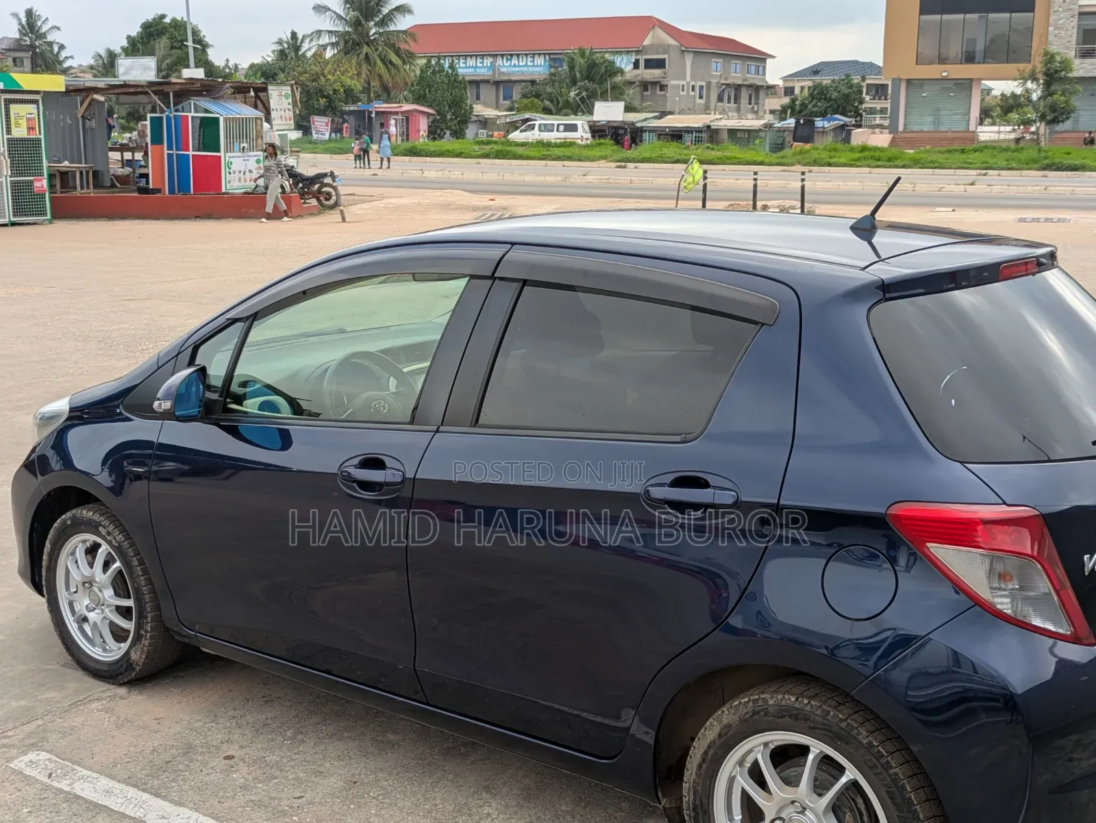 Toyota Vitz 1.3 FWD 5dr 2013 Blue