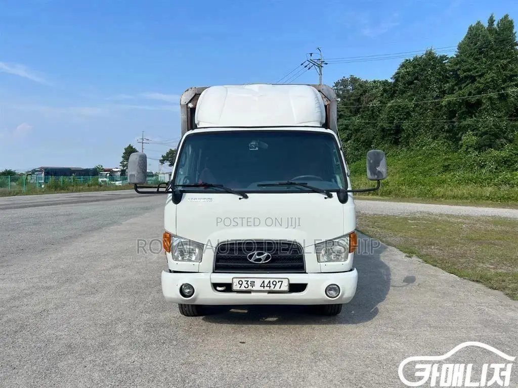 Hyundai Mighty 3.5 Ton Wing Body Cargo Truck 2010