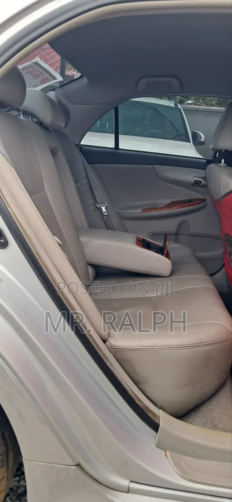 Toyota Corolla Altis 2010 Silver