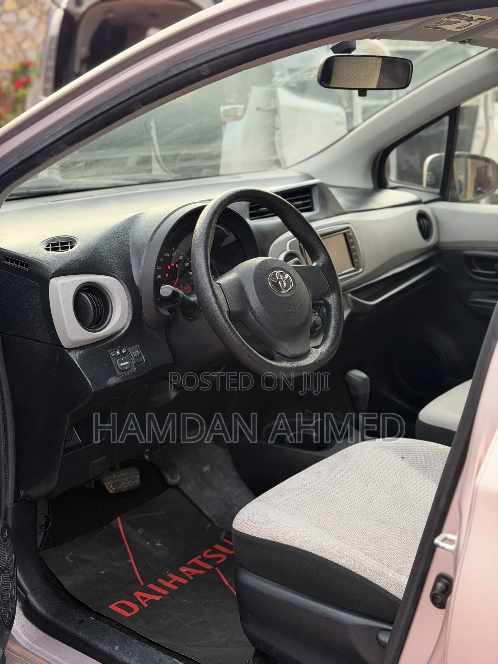 Toyota Vitz 1.3 FWD 5dr 2012 Pink