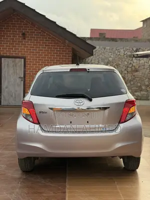 Toyota Vitz 1.3 FWD 5dr 2012 Pink