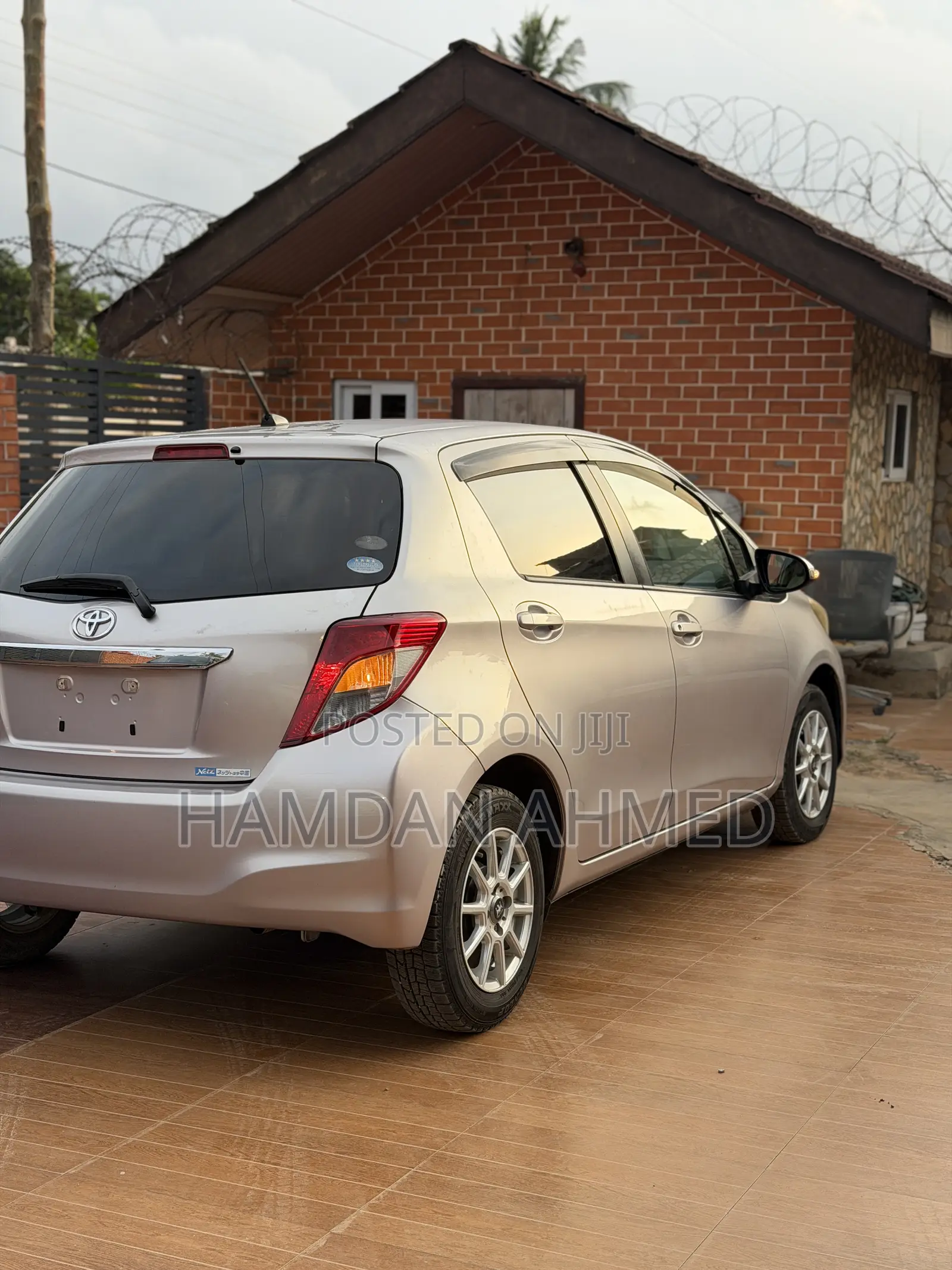 Toyota Vitz 1.3 FWD 5dr 2012 Pink