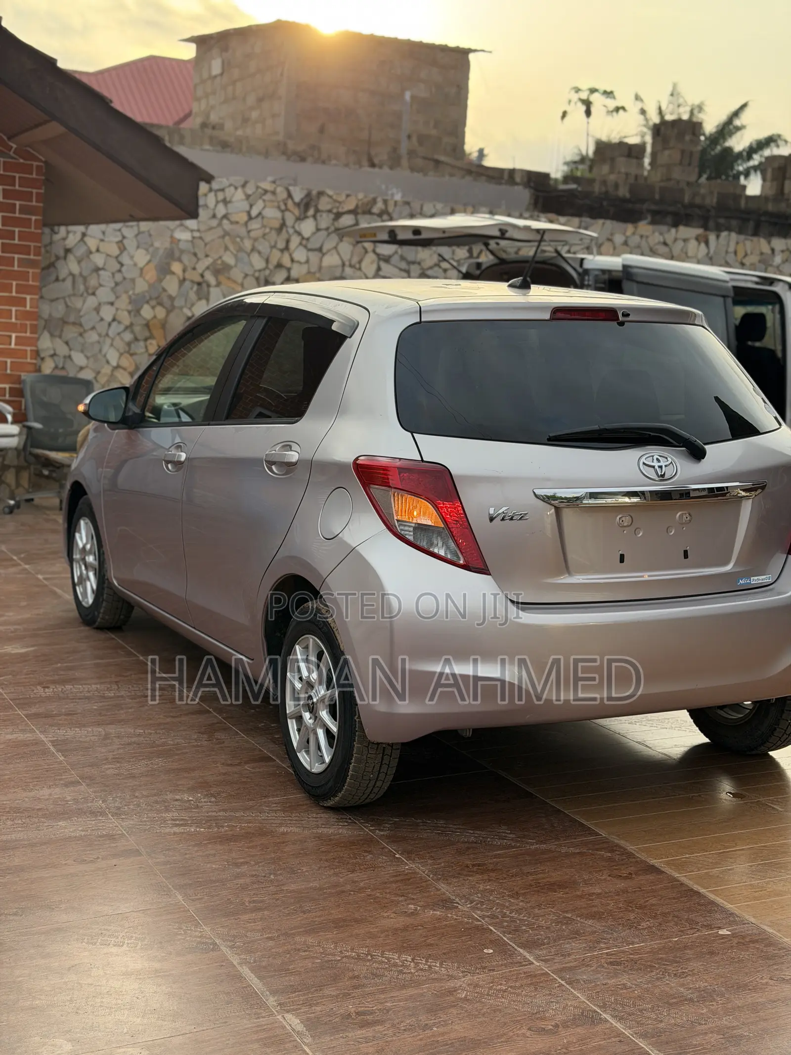Toyota Vitz 1.3 FWD 5dr 2012 Pink