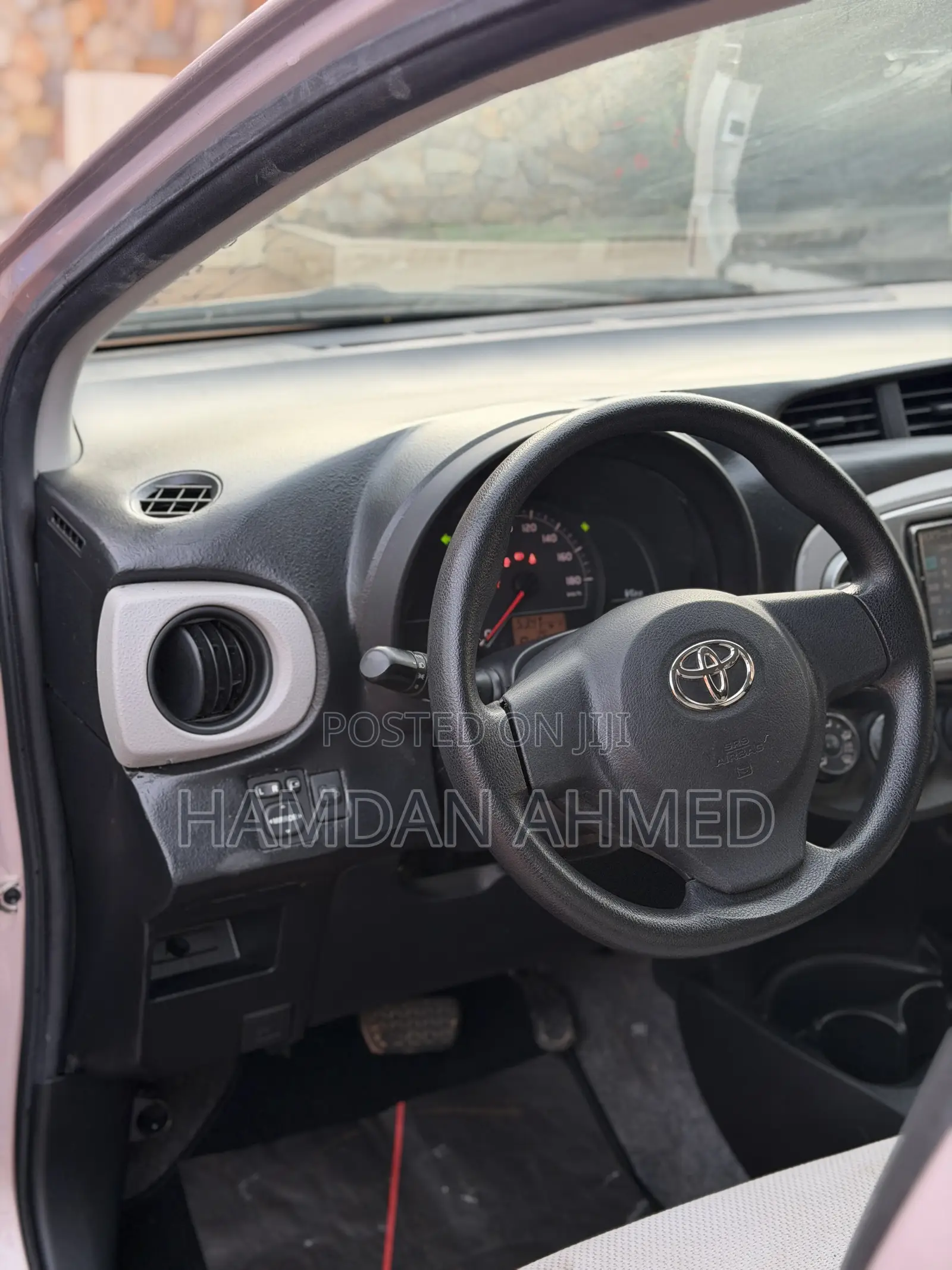 Toyota Vitz 1.3 FWD 5dr 2012 Pink