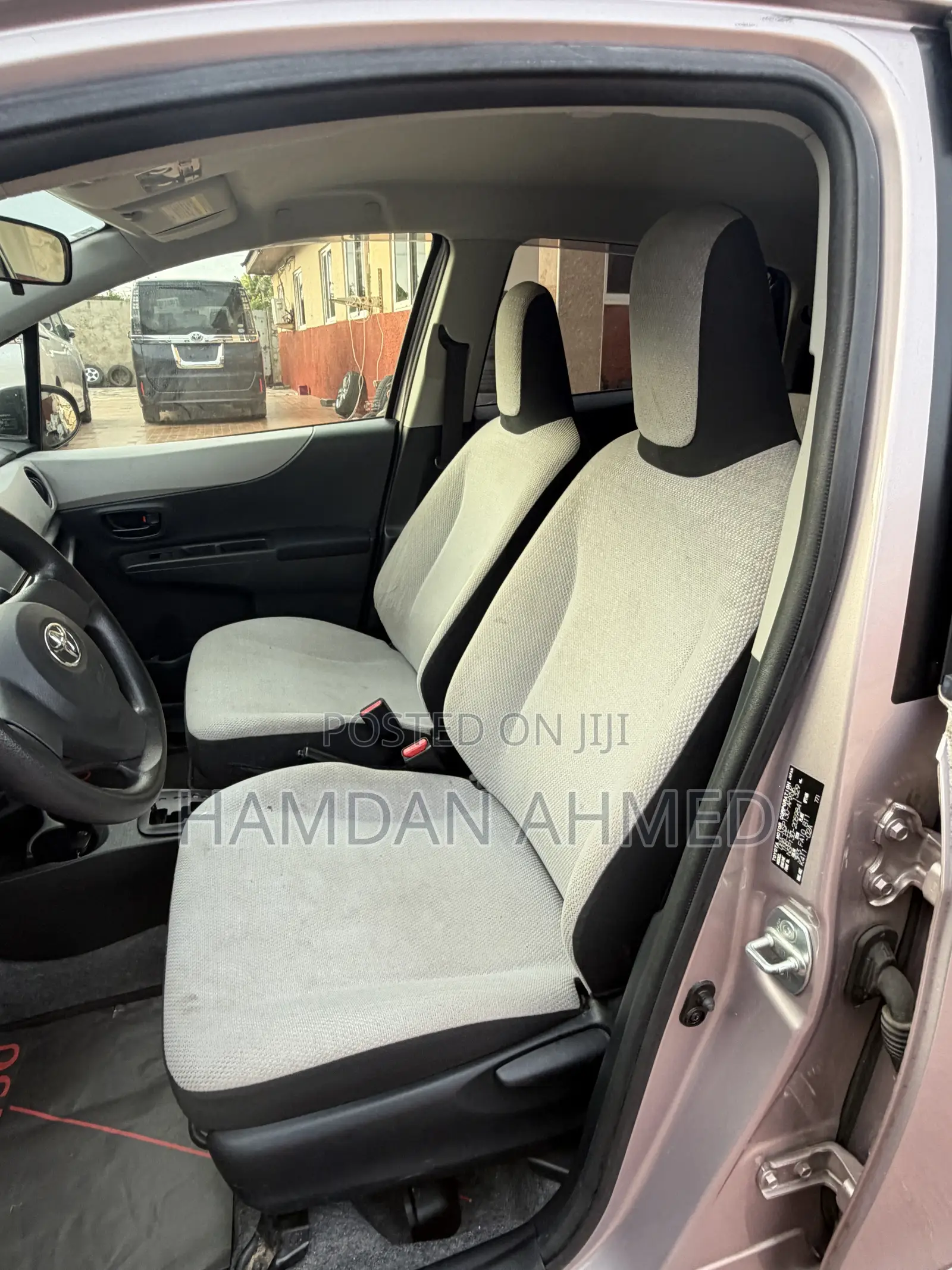 Toyota Vitz 1.3 FWD 5dr 2012 Pink