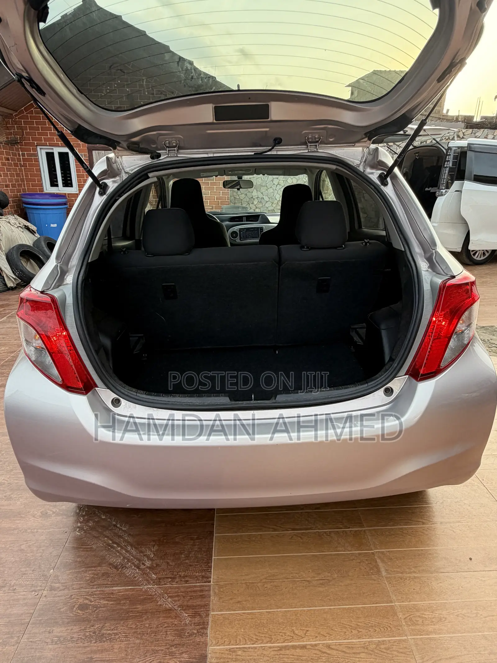 Toyota Vitz 1.3 FWD 5dr 2012 Pink